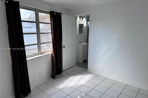 House in Hollywood, Florida 2 bedrooms, 118.91 sq.m. № 2027132 - photo 29