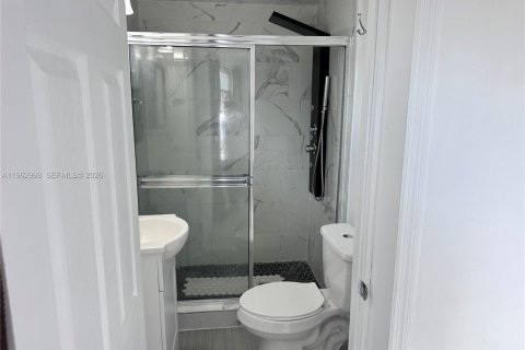 House in Hollywood, Florida 2 bedrooms, 118.91 sq.m. № 2027132 - photo 30