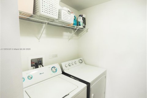Condominio en venta en Miami, Florida, 2 dormitorios, 109.9 m2 № 1928964 - foto 9
