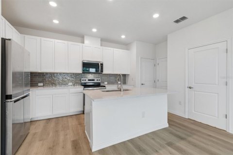 Townhouse in Apollo Beach, Florida 3 bedrooms, 150.41 sq.m. № 2152127 - photo 3
