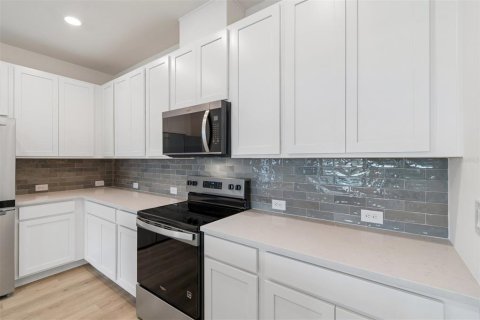 Townhouse in Apollo Beach, Florida 3 bedrooms, 150.41 sq.m. № 2152127 - photo 7