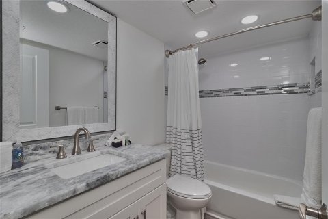 Condo in Indian Shores, Florida, 3 bedrooms  № 2111088 - photo 30