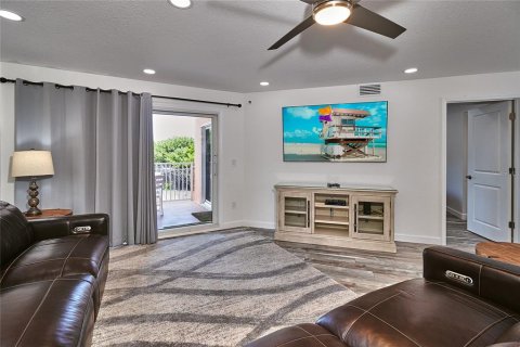 Condo in Indian Shores, Florida, 3 bedrooms  № 2111088 - photo 23