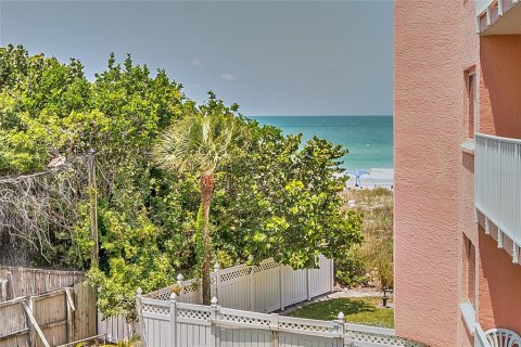 Condo in Indian Shores, Florida, 3 bedrooms № 2111088