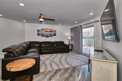 Condo in Indian Shores, Florida, 3 bedrooms  № 2111088 - photo 21