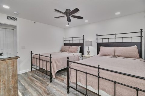 Condo in Indian Shores, Florida, 3 bedrooms  № 2111088 - photo 28