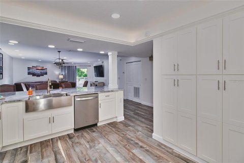Condo in Indian Shores, Florida, 3 bedrooms  № 2111088 - photo 16