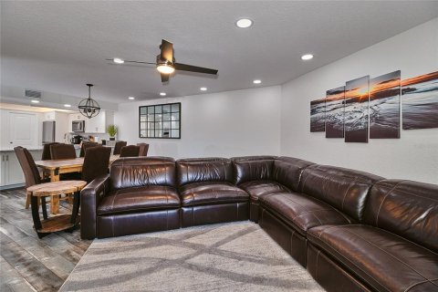 Condo in Indian Shores, Florida, 3 bedrooms  № 2111088 - photo 26