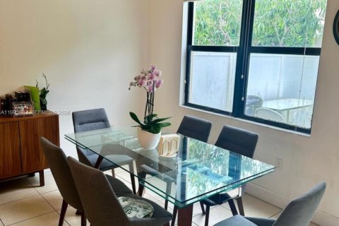 Casa en alquiler en Miami, Florida, 3 dormitorios, 167.97 m2 № 2058808 - foto 15