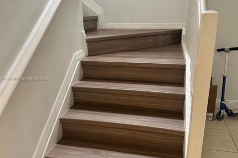 Casa en alquiler en Miami, Florida, 3 dormitorios, 167.97 m2 № 2058808 - foto 13