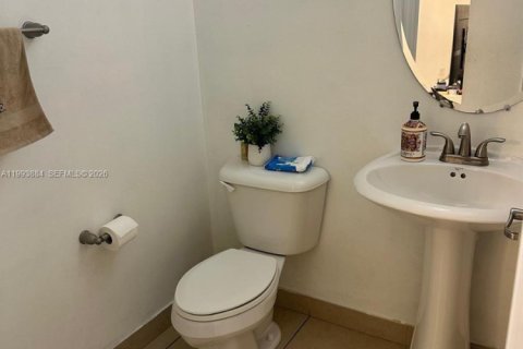 Casa en alquiler en Miami, Florida, 3 dormitorios, 167.97 m2 № 2058808 - foto 12