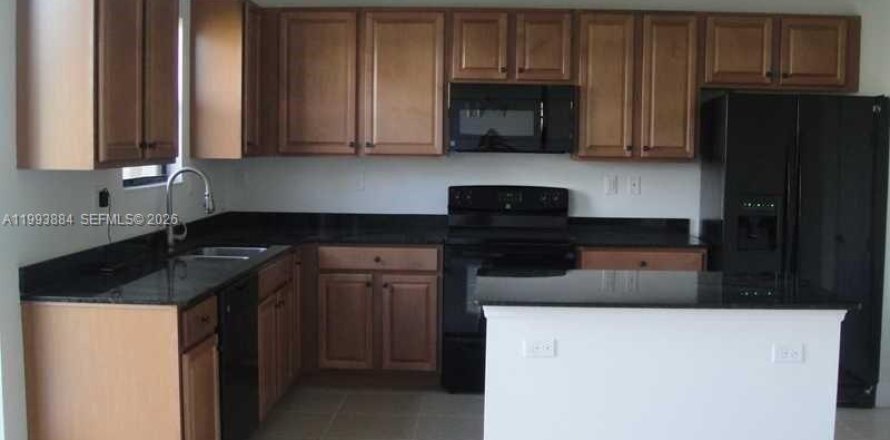 Casa en Miami, Florida 3 dormitorios, 167.97 m2 № 2058808