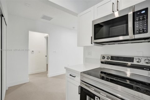 Villa ou maison à louer à Fort Lauderdale, Floride: 1 chambre, 55.74 m2 № 1991496 - photo 12