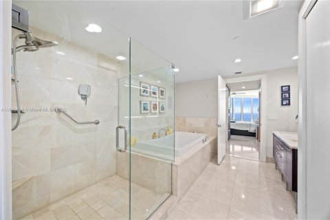 Condo in Sunny Isles Beach, Florida, 3 bedrooms № 1940471 - photo 21