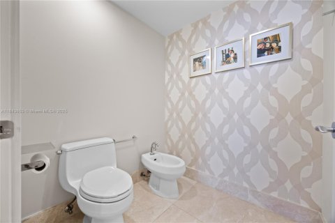 Condo in Sunny Isles Beach, Florida, 3 bedrooms № 1940471 - photo 22