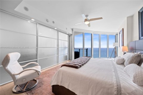 Condo in Sunny Isles Beach, Florida, 3 bedrooms № 1940471 - photo 17