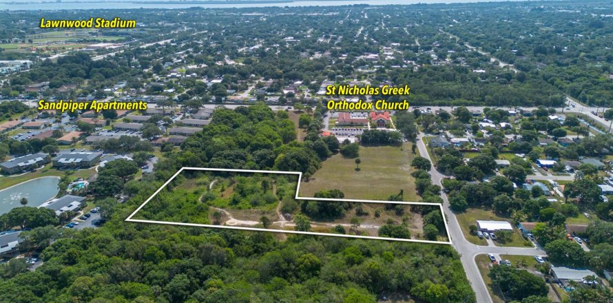 Commercial property in St. Lucie, Florida № 2083037