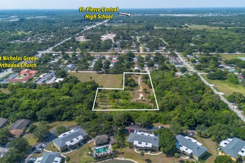 Commercial property in St. Lucie, Florida № 2083037 - photo 3