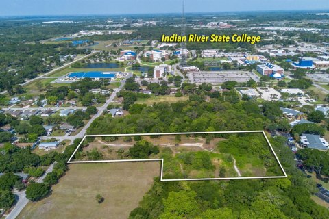 Commercial property in St. Lucie, Florida № 2083037 - photo 5