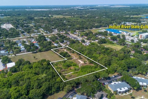 Commercial property in St. Lucie, Florida № 2083037 - photo 6