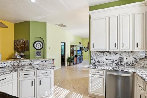 House in New Port Richey, Florida 2 bedrooms, 128.58 sq.m. № 1918672 - photo 7