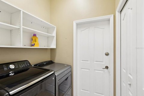 House in New Port Richey, Florida 2 bedrooms, 128.58 sq.m. № 1918672 - photo 15