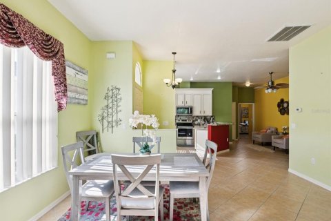 House in New Port Richey, Florida 2 bedrooms, 128.58 sq.m. № 1918672 - photo 17