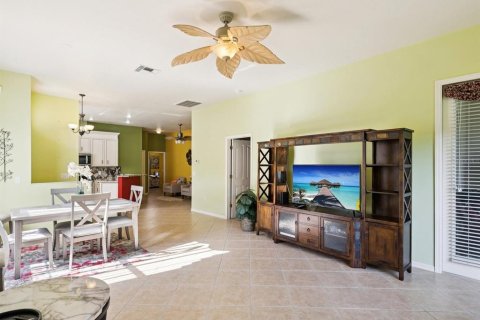 House in New Port Richey, Florida 2 bedrooms, 128.58 sq.m. № 1918672 - photo 6