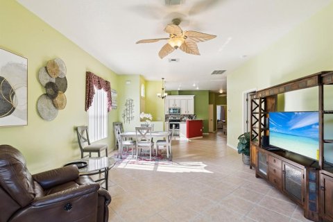 House in New Port Richey, Florida 2 bedrooms, 128.58 sq.m. № 1918672 - photo 5