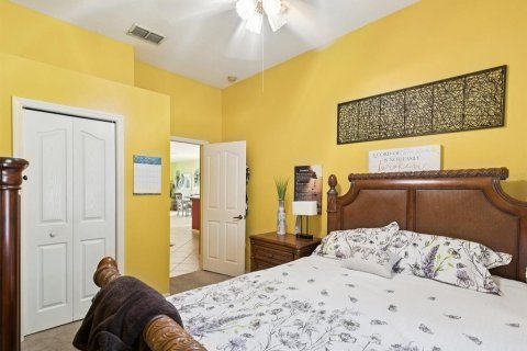 House in New Port Richey, Florida 2 bedrooms, 128.58 sq.m. № 1918672 - photo 24