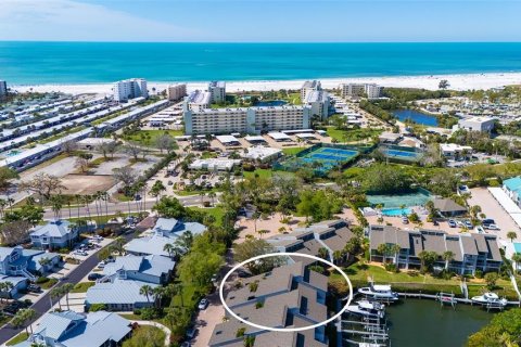Condo in Sarasota, Florida, 2 bedrooms № 2142367 - photo 2