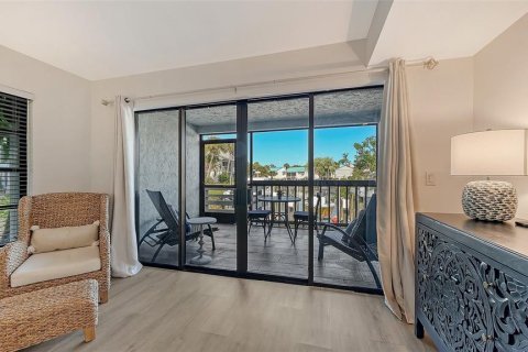 Condo in Sarasota, Florida, 2 bedrooms № 2142367 - photo 9