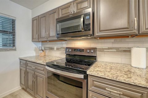 Condo in Sarasota, Florida, 2 bedrooms № 2142367 - photo 18