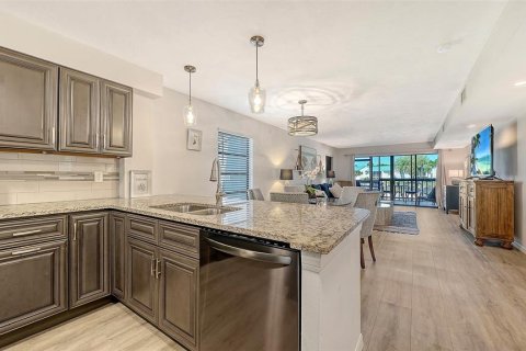 Condo in Sarasota, Florida, 2 bedrooms № 2142367 - photo 5