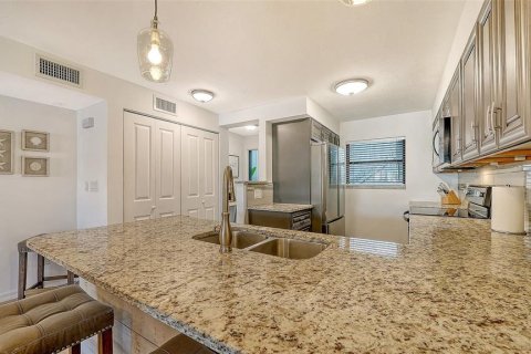 Condo in Sarasota, Florida, 2 bedrooms № 2142367 - photo 16