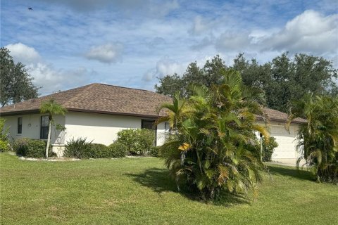 Casa en venta en Port Charlotte, Florida, 3 dormitorios, 135.36 m2 № 1902597 - foto 3
