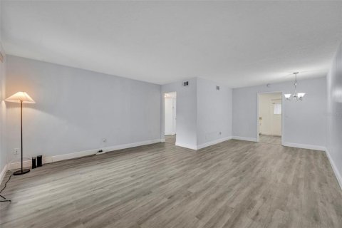 Condo in Winter Park, Florida, 2 bedrooms  № 1884666 - photo 4