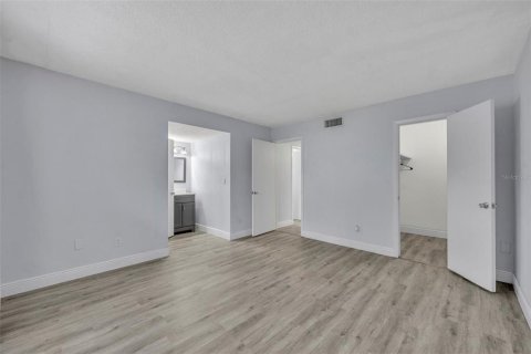 Condo in Winter Park, Florida, 2 bedrooms  № 1884666 - photo 11