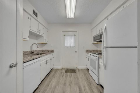 Condo in Winter Park, Florida, 2 bedrooms  № 1884666 - photo 7