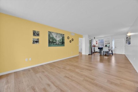 Condo in Orlando, Florida, 2 bedrooms  № 1876418 - photo 15