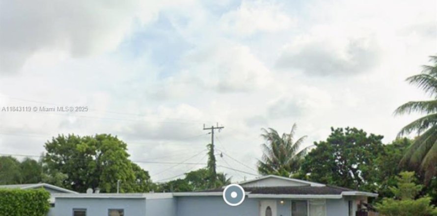 House in Miami Gardens, Florida 3 bedrooms, 105.44 sq.m. № 1836162