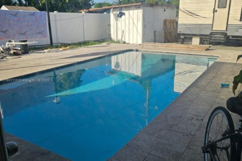 House in Miami Gardens, Florida 3 bedrooms, 105.44 sq.m. № 1836162 - photo 3