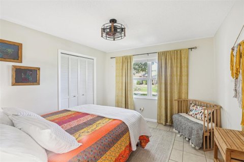Villa ou maison à louer à Seminole, Floride: 3 chambres, 147.99 m2 № 2107527 - photo 16