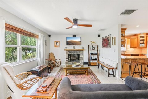 Villa ou maison à louer à Seminole, Floride: 3 chambres, 147.99 m2 № 2107527 - photo 10