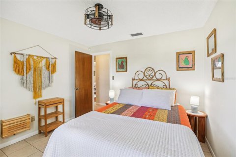 Villa ou maison à louer à Seminole, Floride: 3 chambres, 147.99 m2 № 2107527 - photo 17
