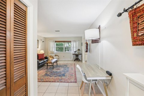 Villa ou maison à louer à Seminole, Floride: 3 chambres, 147.99 m2 № 2107527 - photo 4