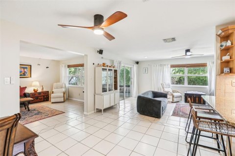 Villa ou maison à louer à Seminole, Floride: 3 chambres, 147.99 m2 № 2107527 - photo 8