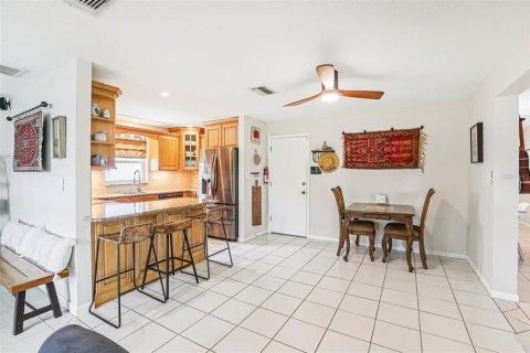 Villa ou maison à louer à Seminole, Floride: 3 chambres, 147.99 m2 № 2107527 - photo 9