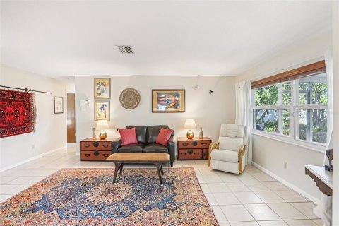 Villa ou maison à louer à Seminole, Floride: 3 chambres, 147.99 m2 № 2107527 - photo 7