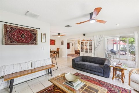 Villa ou maison à louer à Seminole, Floride: 3 chambres, 147.99 m2 № 2107527 - photo 11